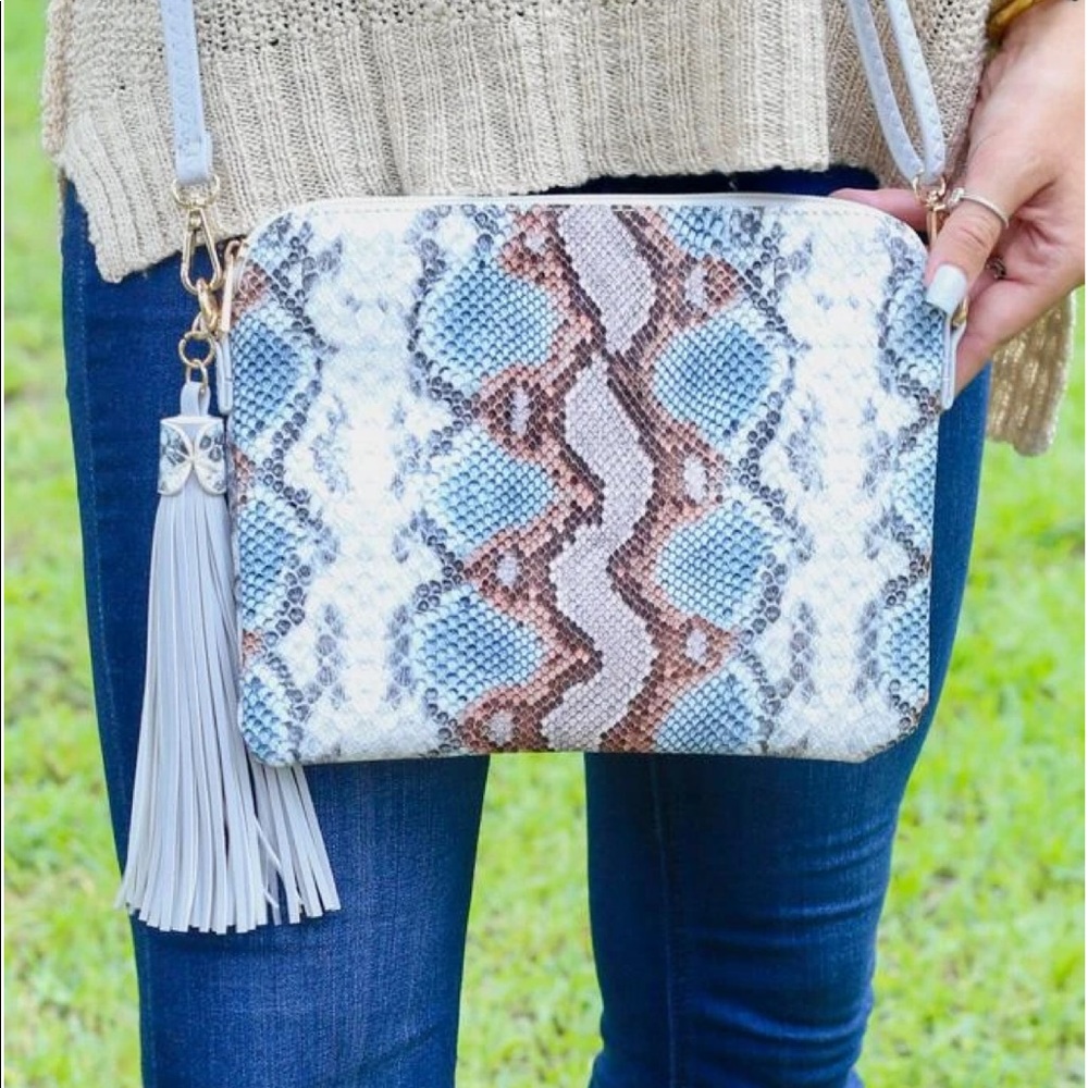 Gorgeous new carol snake pattern clutch crossbody